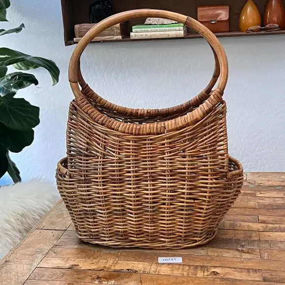 Large Vintage Wicker Basket with Wooden Handles Home Decor - Picture 11 of 12